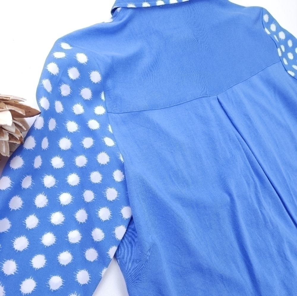 Michael Kors Baby Blue Dotted Button Down Top Sz M - Picture 11 of 12